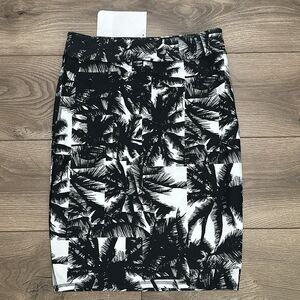 Fabletics Cora Skirt High‎ Rise Compression Black White Palm Print Size Small